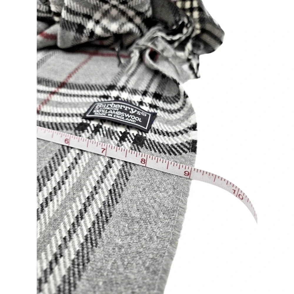 Vintage Burberrys of London Scarf 100% Lambswool Grey Nova Check Plaid Scotland‎
